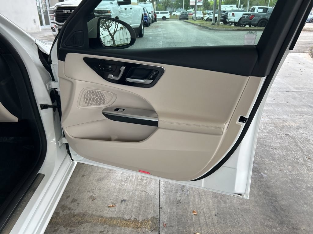 Used 2024 Mercedes-Benz C 300 Sedan image 23