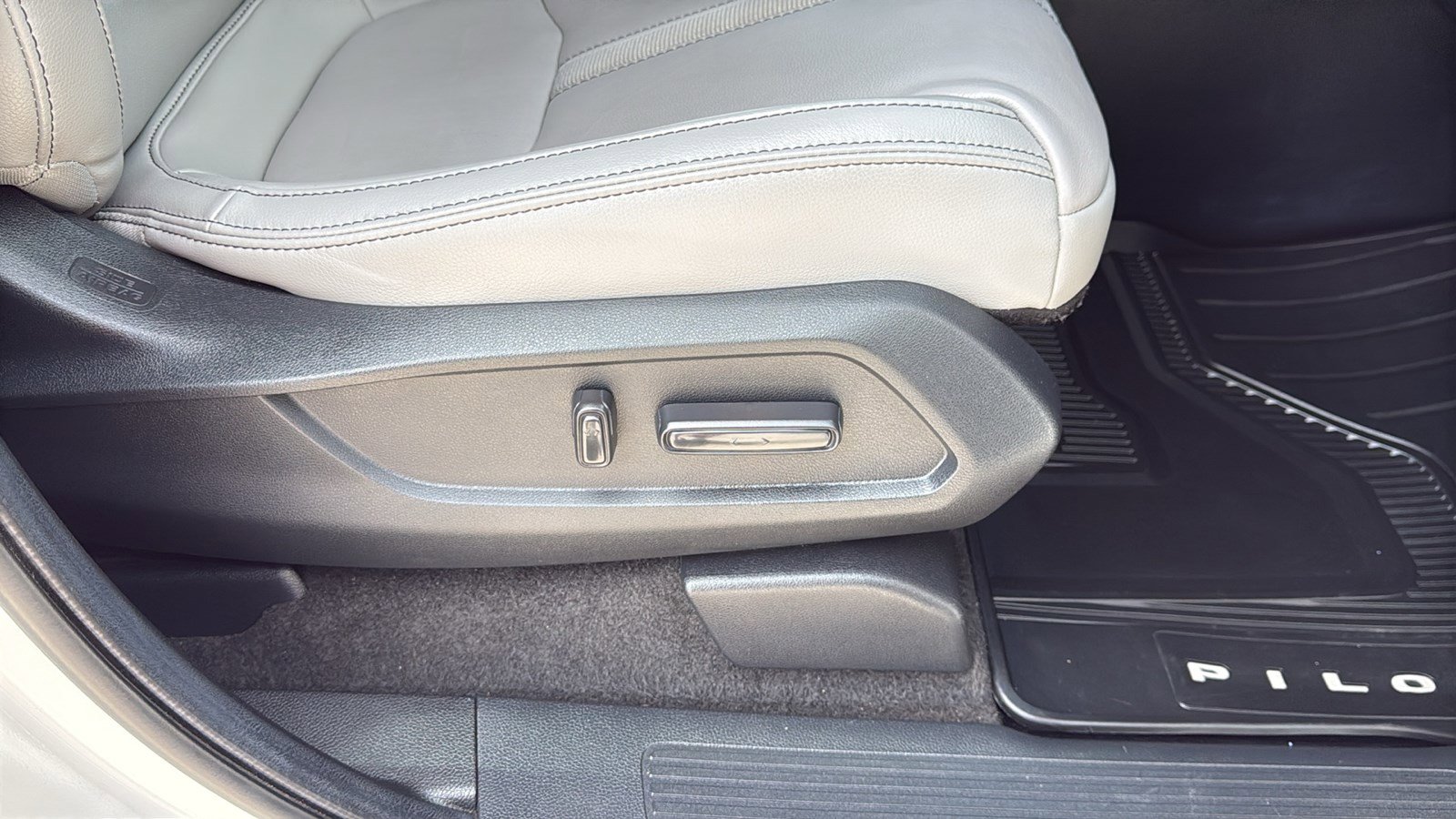 Used 2024 Honda Pilot Touring image 29