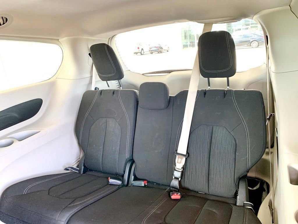 Used 2023 Chrysler Voyager LX image 14