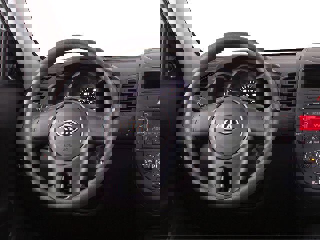 Used 2013 Kia Soul + FWD image 9