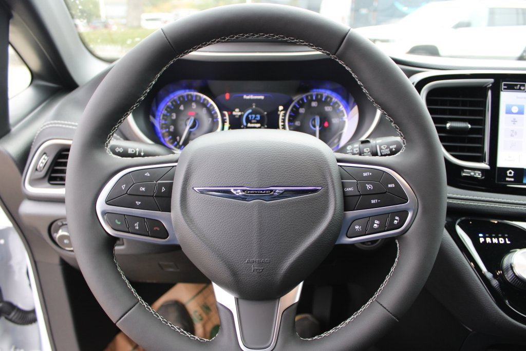 New 2026 Chrysler Pacifica Select image 13