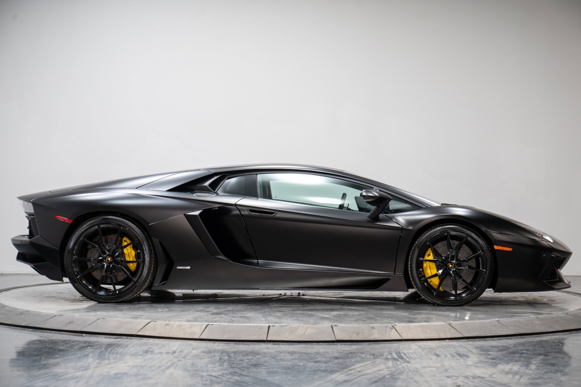 Used 2014 Lamborghini Aventador LP 700-4 image 19