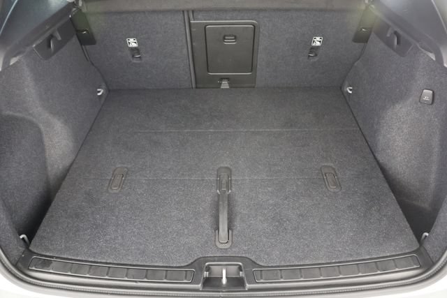 Used 2024 Volvo XC40 B5 Plus AWD/4WD image 21