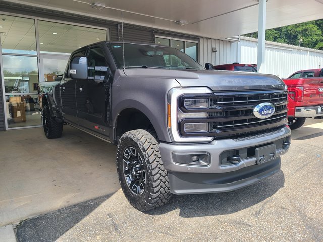 Used 2025 Ford F350 Platinum image 2