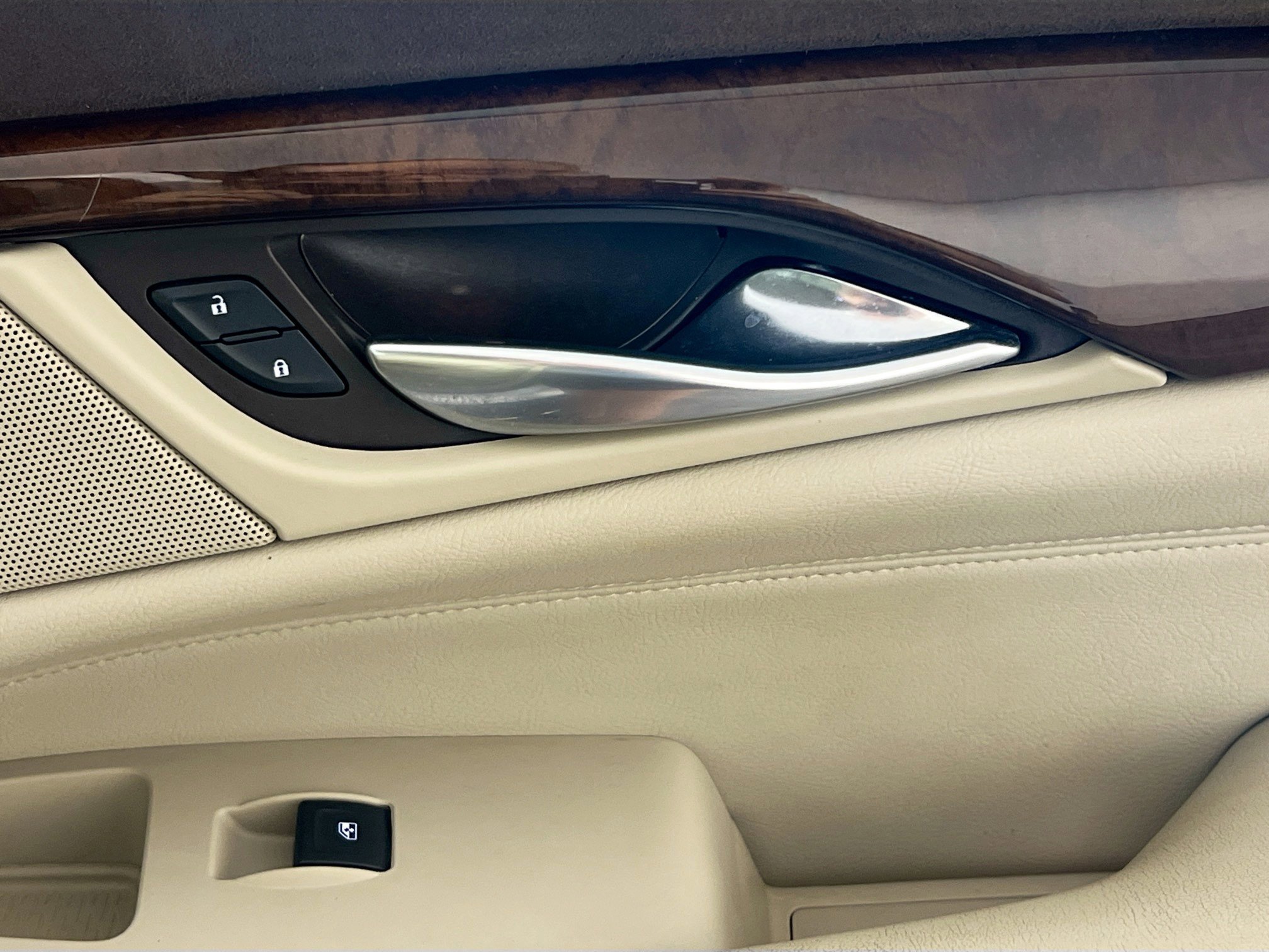 Used 2017 Cadillac Escalade ESV Luxury RWD image 32