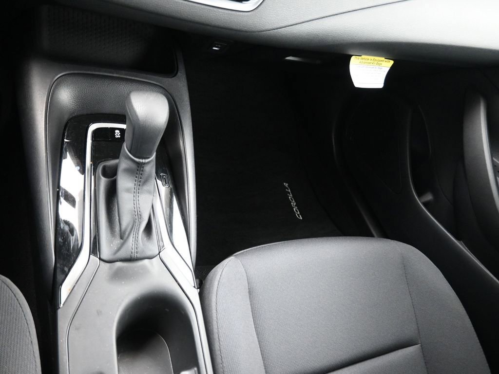 Used 2025 Toyota Corolla LE image 9