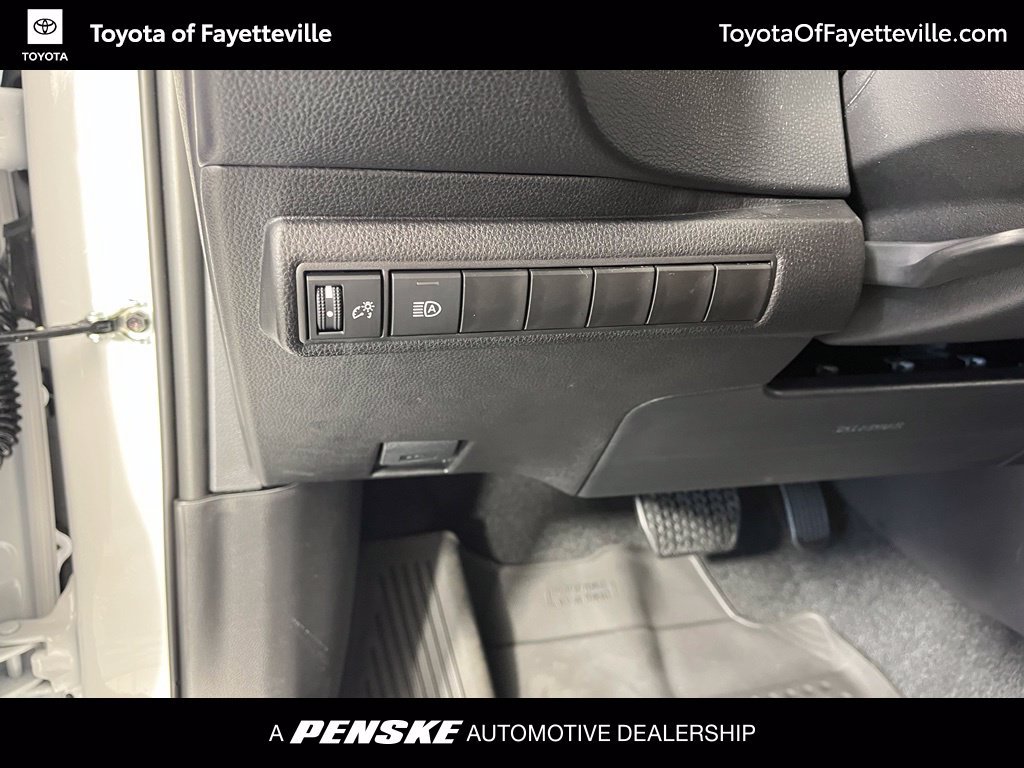 Used 2026 Toyota Corolla SE FWD image 29