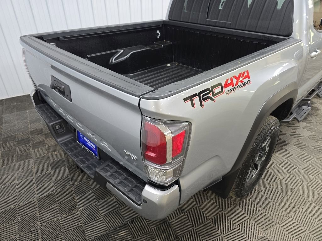 Used 2023 Toyota Tacoma TRD Off-Road w/ Technology Package AWD/4WD image 11