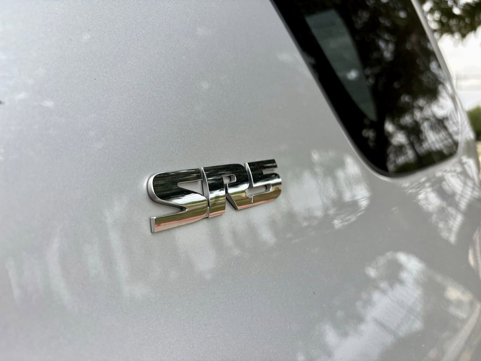 Used 2011 Toyota 4Runner SR5 w/ Premium Pkg w/Leather RWD image 10