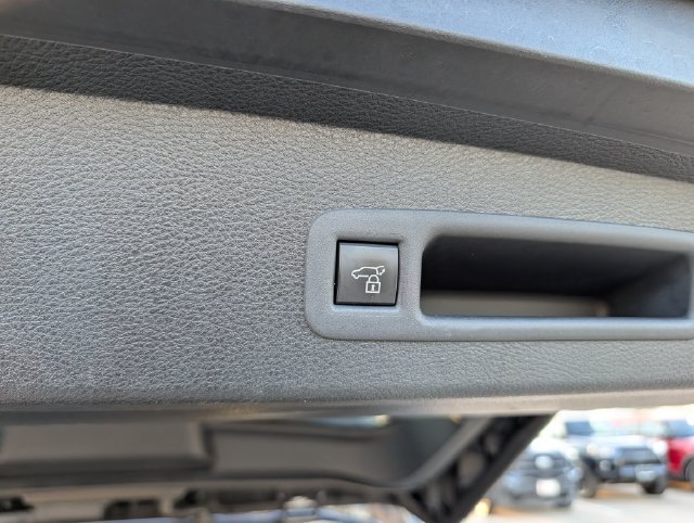 Certified 2025 Toyota Sienna XLE FWD image 30