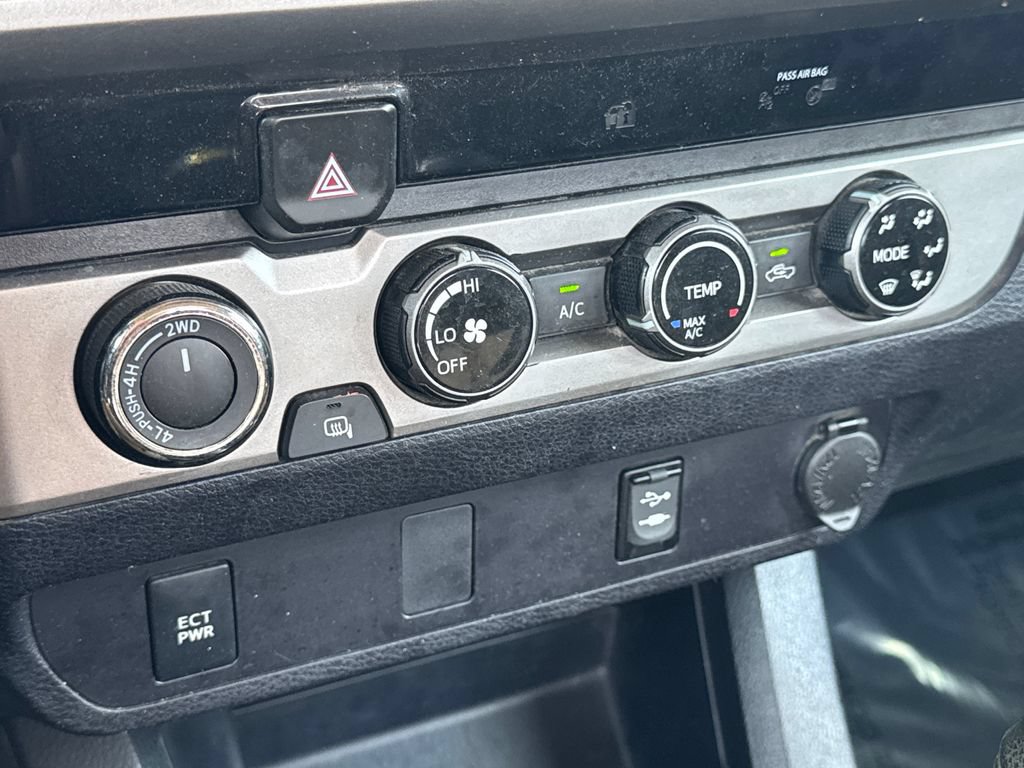 Used 2018 Toyota Tacoma SR5 AWD/4WD image 19