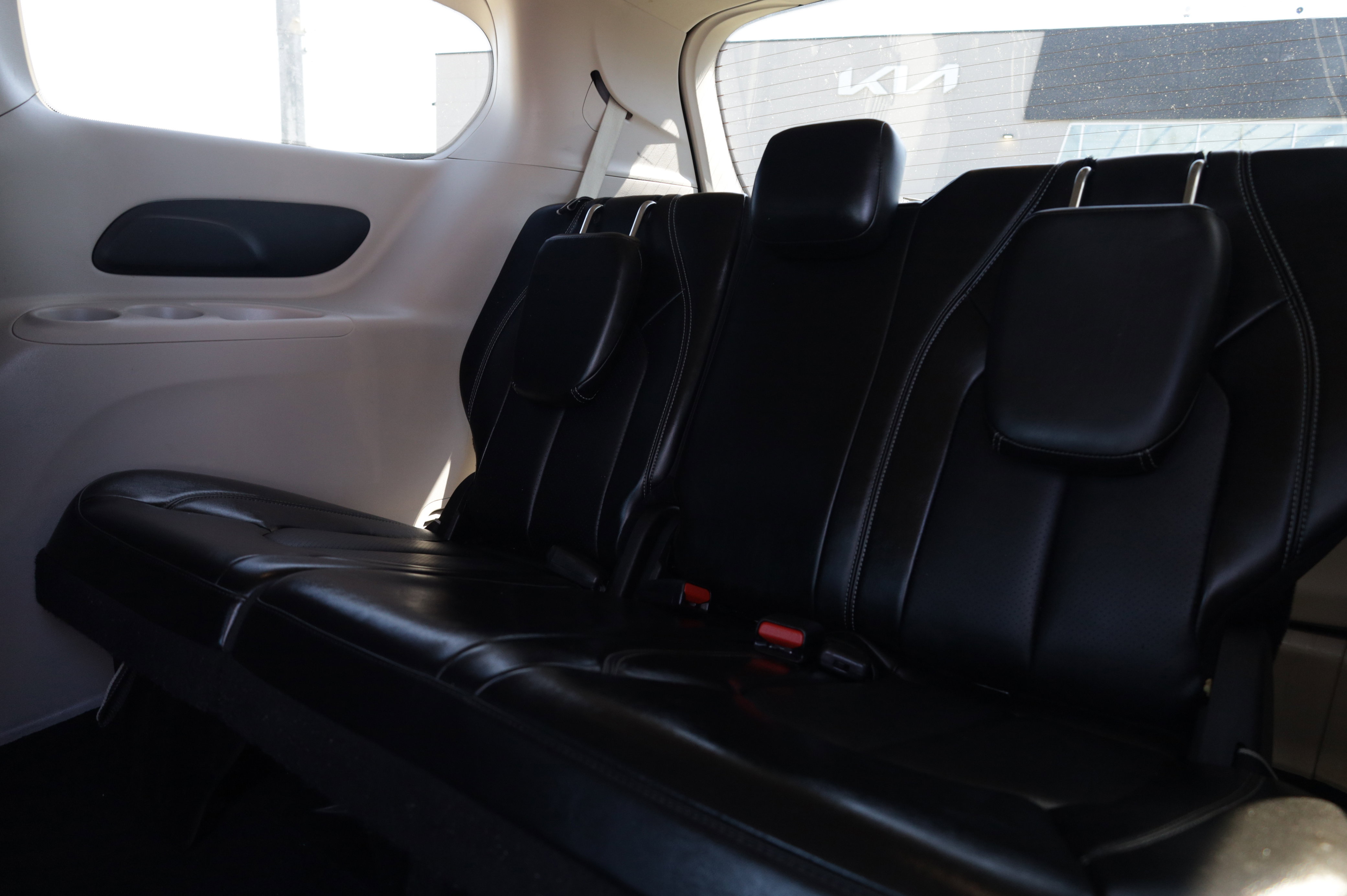 Used 2024 Chrysler Pacifica Touring-L image 14