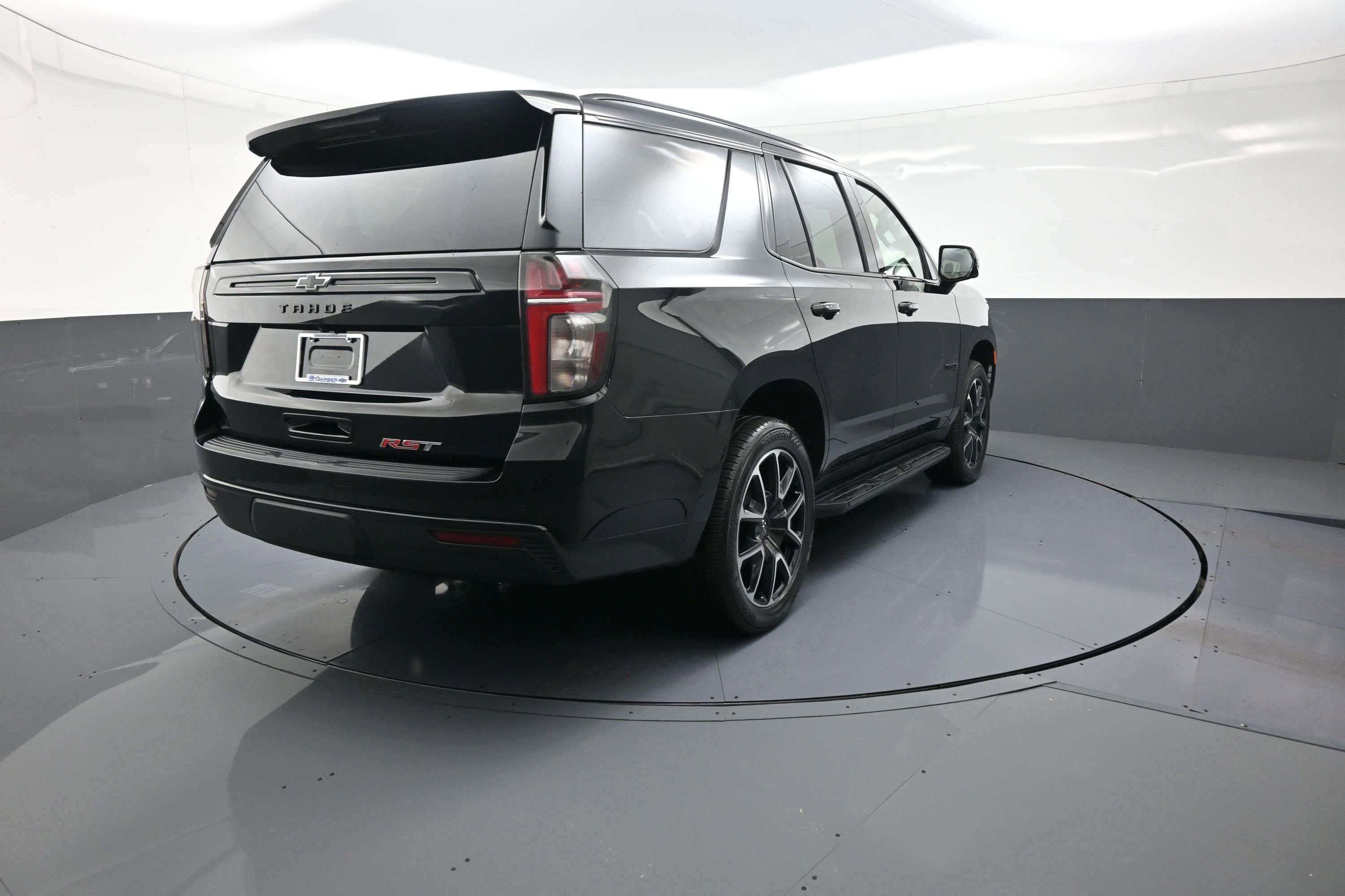 Used 2024 Chevrolet Tahoe RST w/ Luxury Package image 3