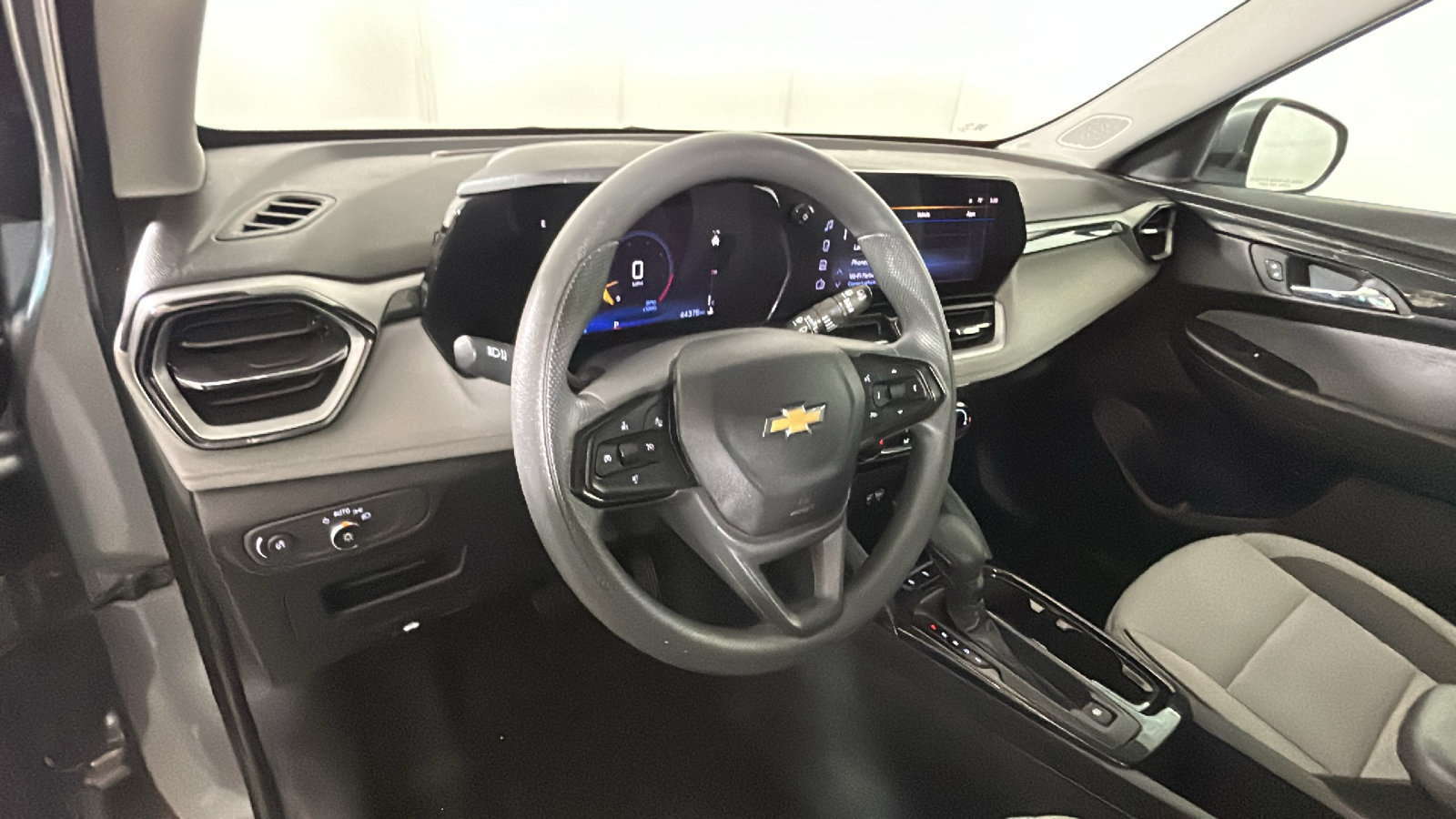 Used 2025 Chevrolet TrailBlazer LT FWD image 16