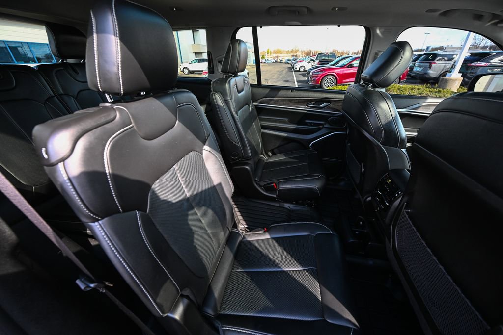 Used 2022 Jeep Grand Cherokee L Limited w/ Luxury Tech Group II image 31