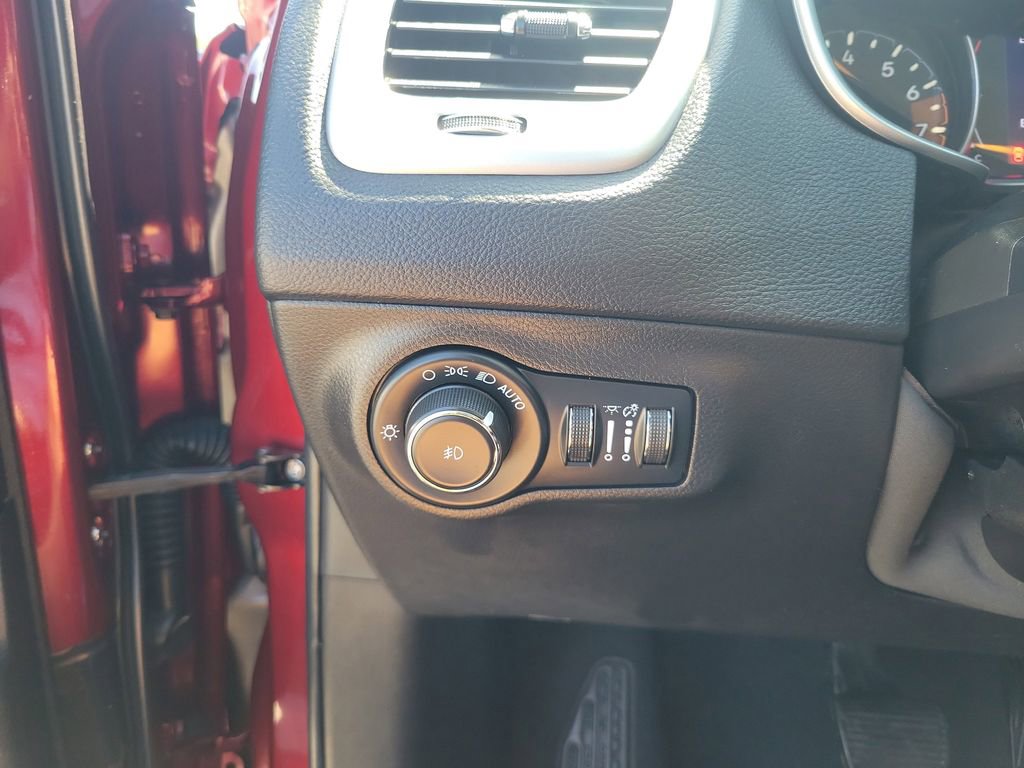 Used 2021 Jeep Compass Latitude FWD image 33
