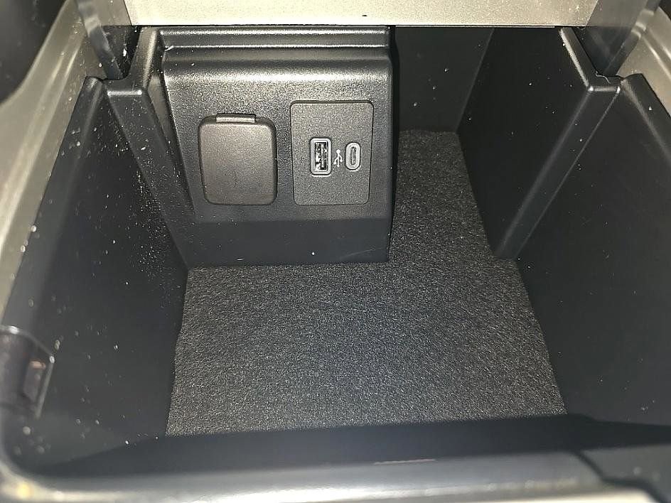 Used 2022 Ford Explorer XLT w/ Equipment Group 202A image 22