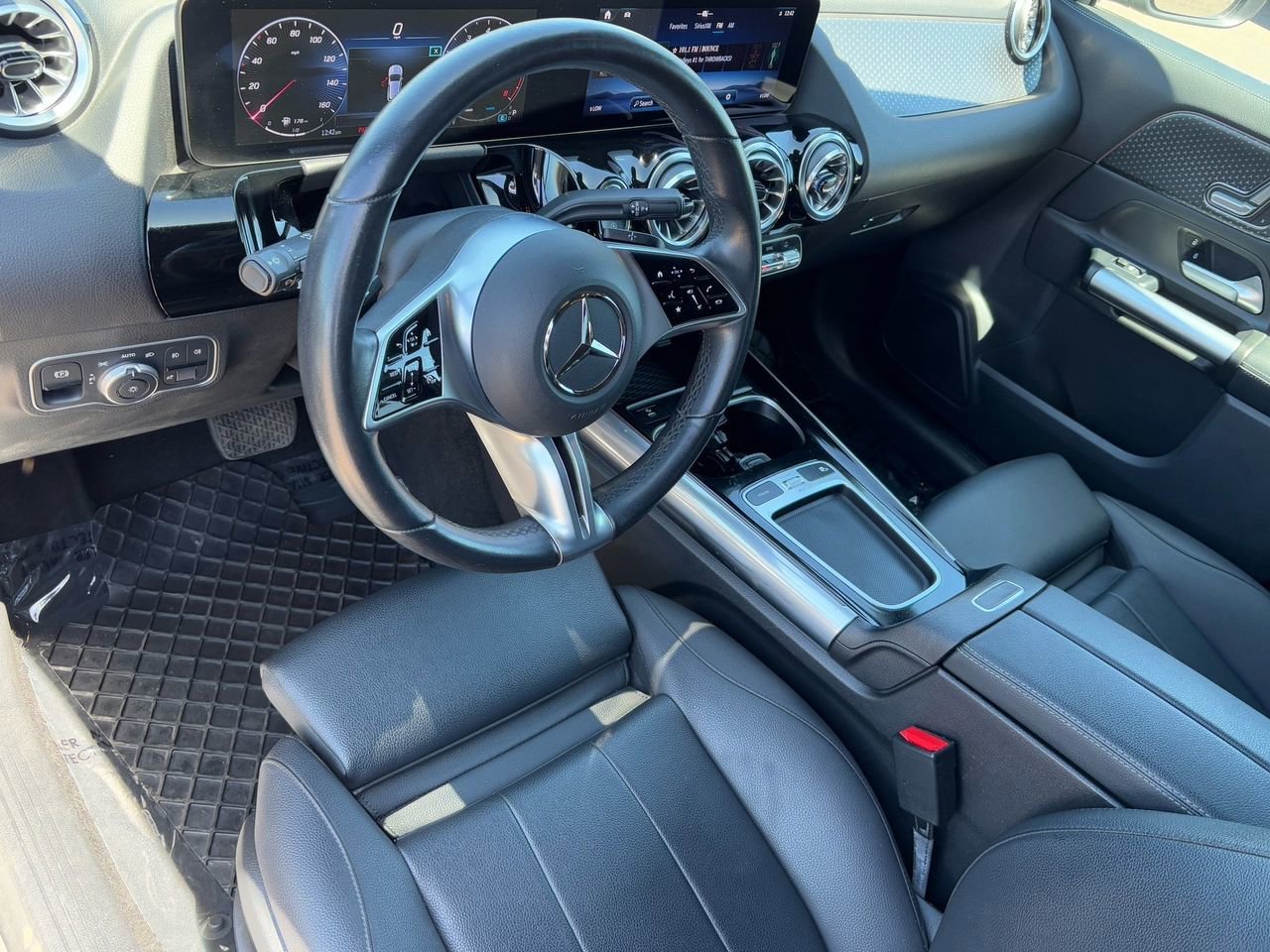 Used 2025 Mercedes-Benz GLA 250 4MATIC image 16