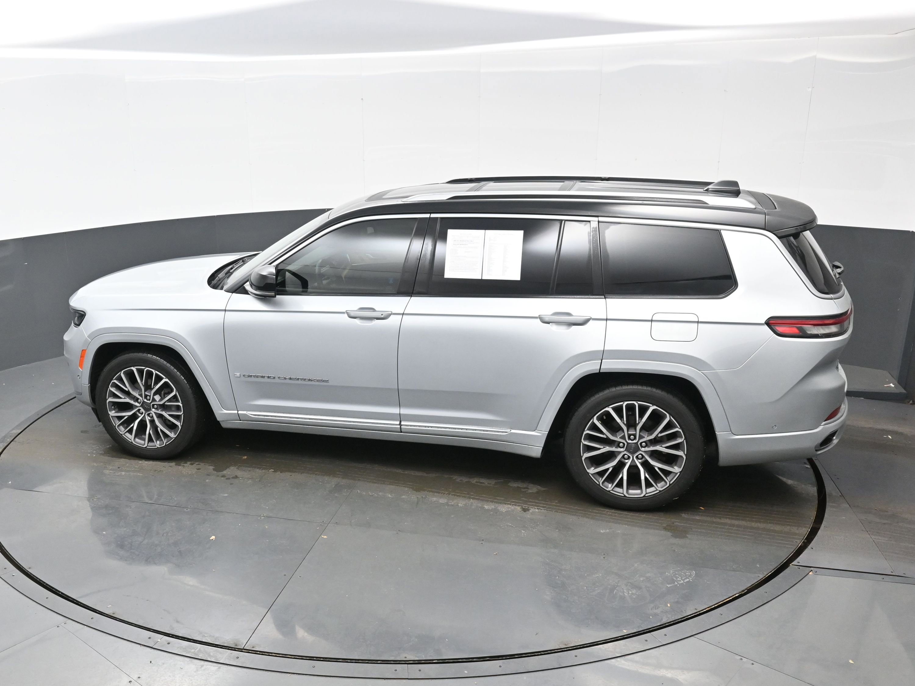 Used 2023 Jeep Grand Cherokee L Summit image 35