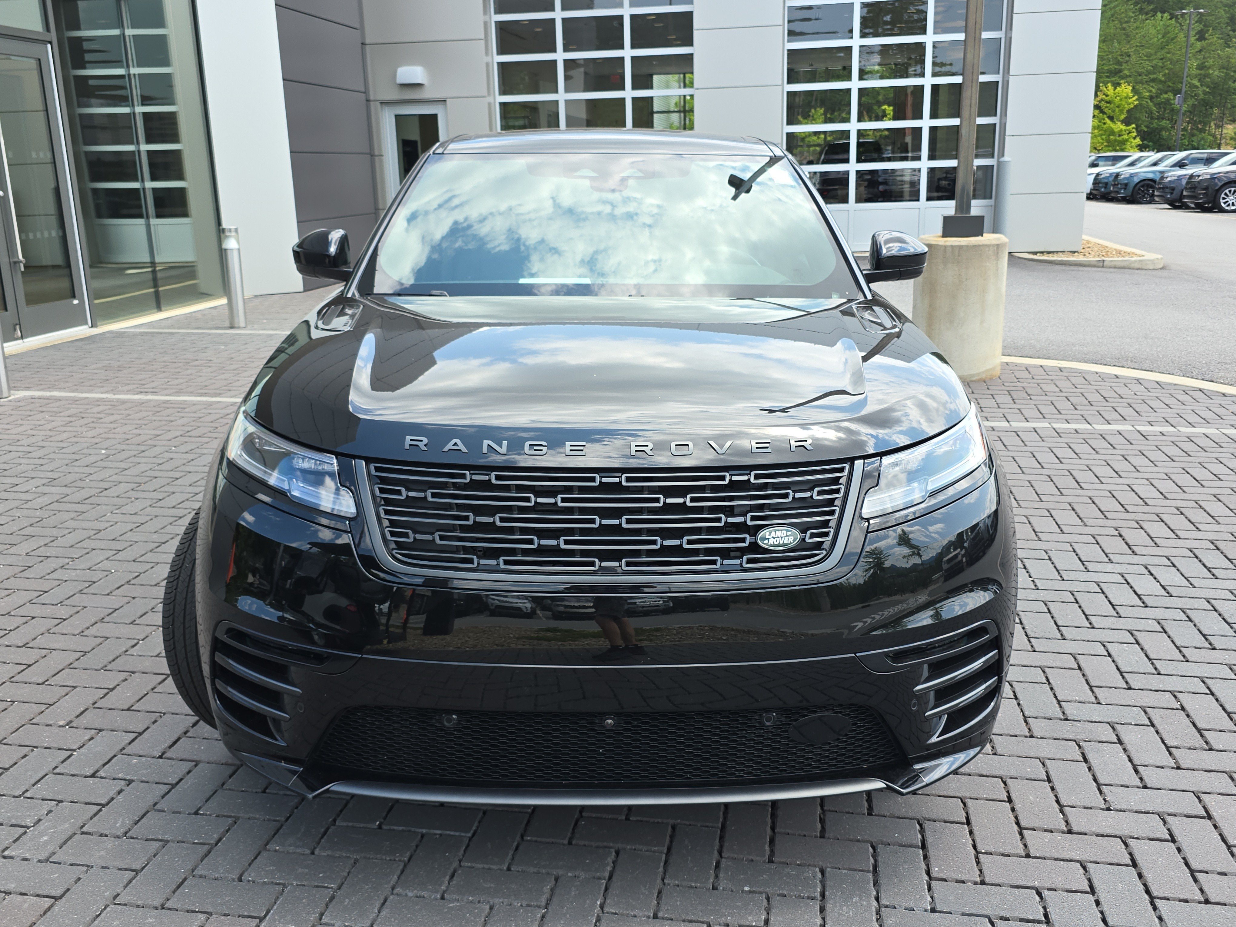 Certified 2026 Land Rover Range Rover Velar Dynamic SE AWD/4WD image 2