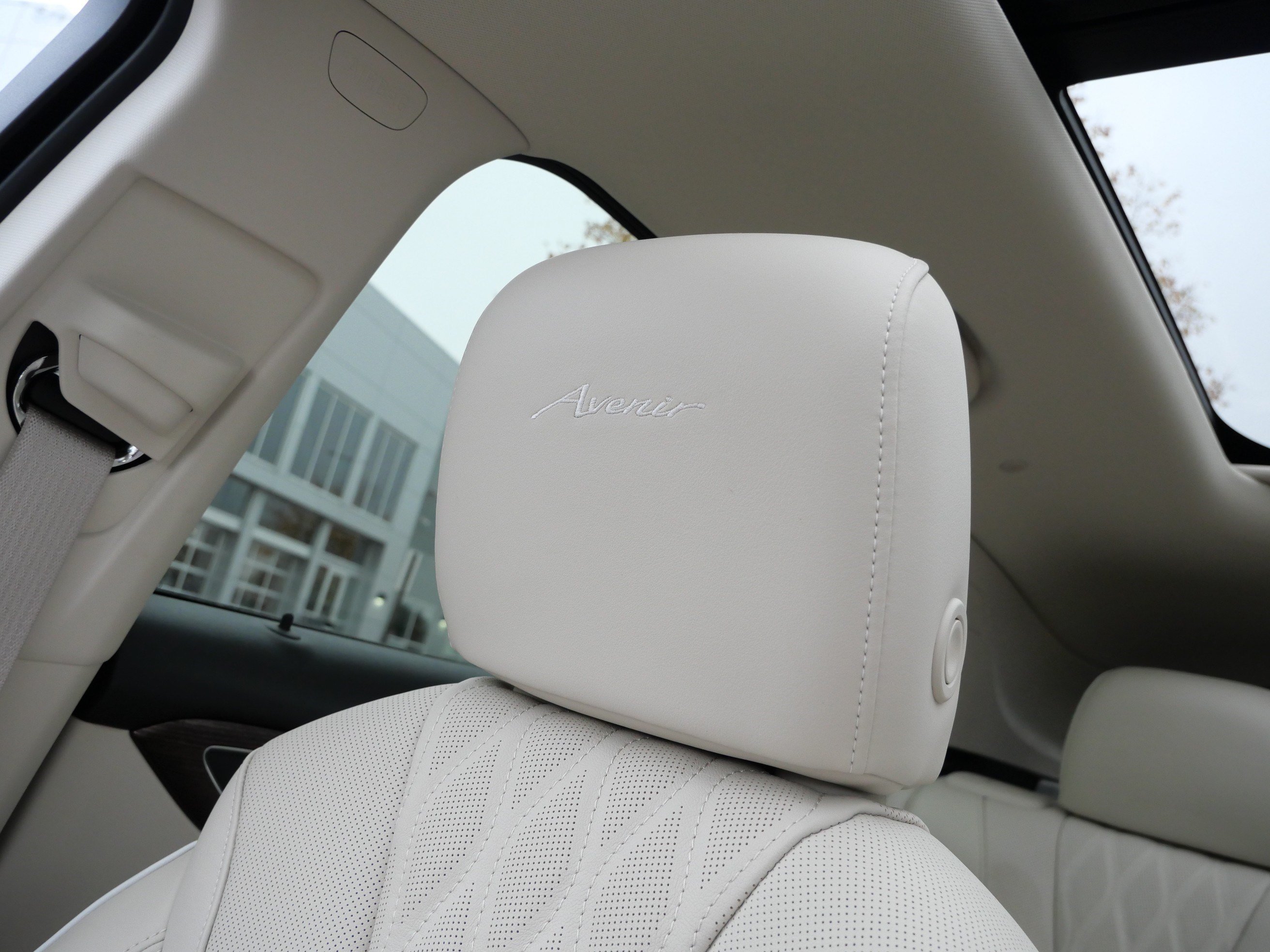 Used 2022 Buick Envision Avenir w/ Technology Package II AWD/4WD image 35