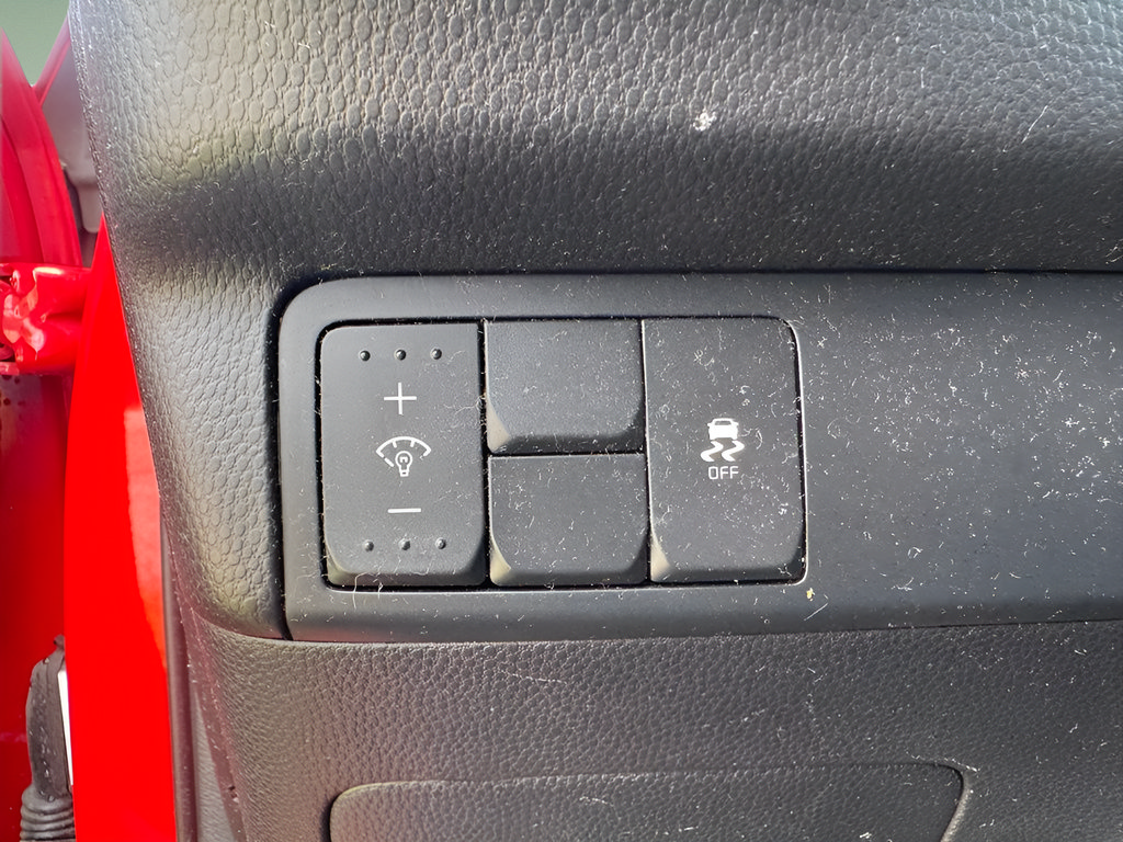 Used 2015 Kia Soul + FWD image 19