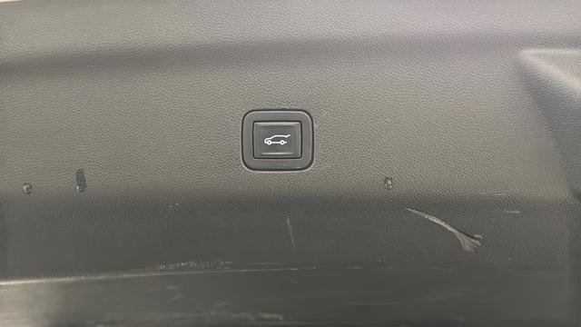 Used 2022 Chevrolet Suburban Z71 w/ Z71 Off-Road Package AWD/4WD image 30