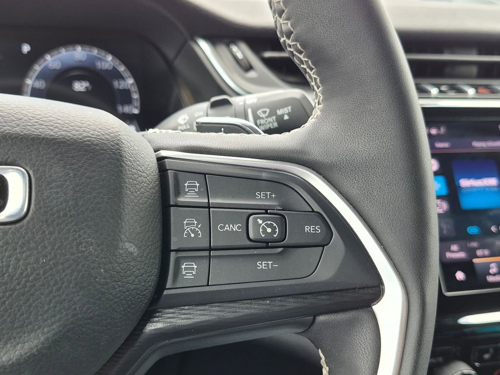 Used 2025 Jeep Grand Cherokee Altitude AWD/4WD image 16