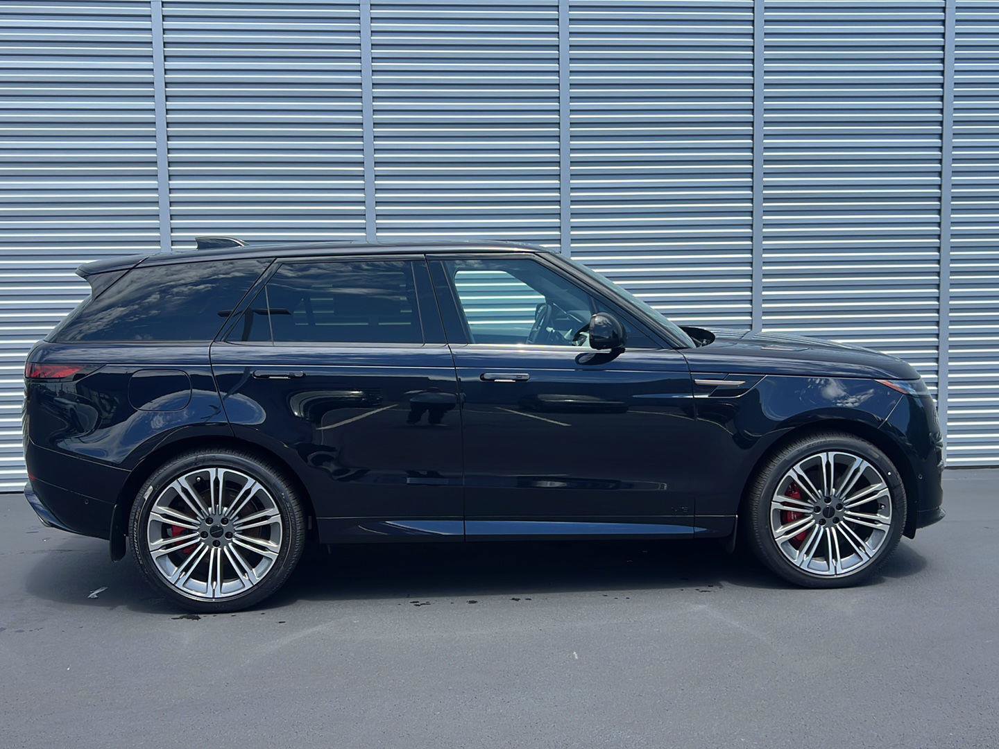New 2026 Land Rover Range Rover Sport Dynamic SE AWD/4WD image 6