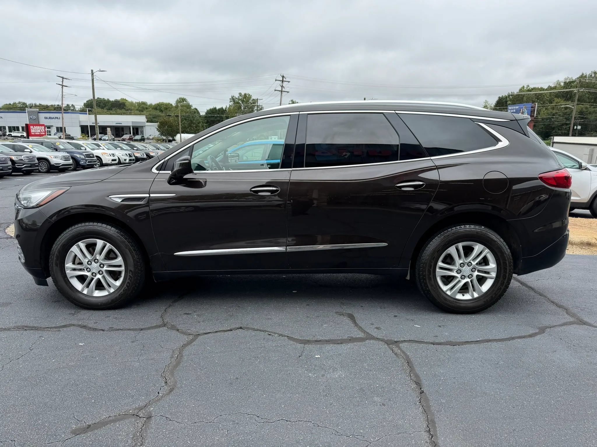 Used 2019 Buick Enclave Essence AWD/4WD image 4