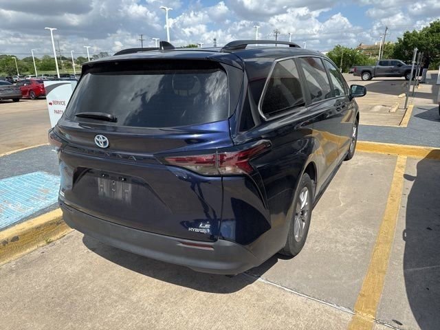 Used 2024 Toyota Sienna LE image 8