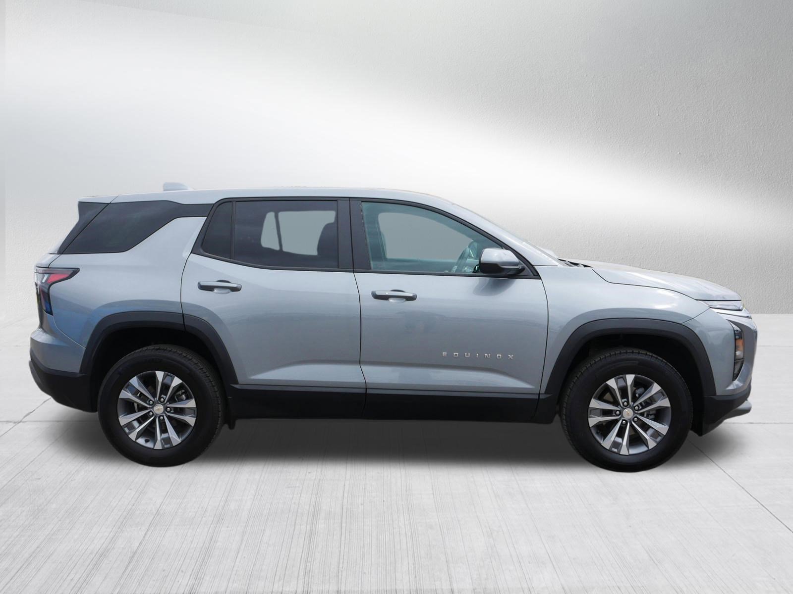 Used 2026 Chevrolet Equinox LT AWD/4WD image 8