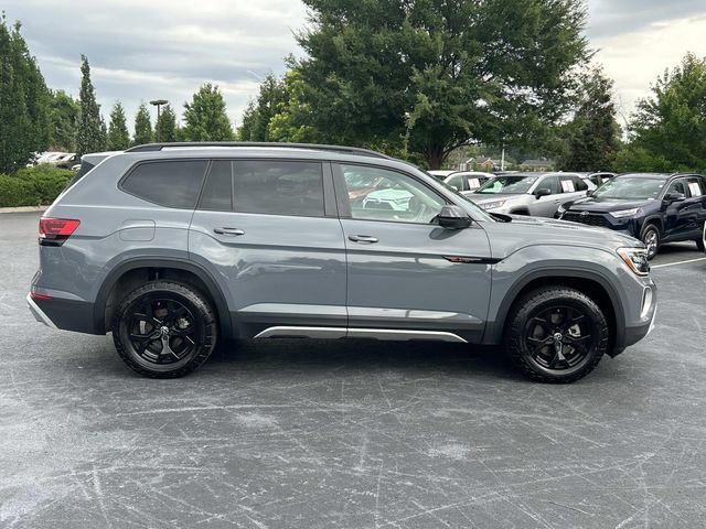 Used 2024 Volkswagen Atlas Peak Edition SE AWD/4WD image 3