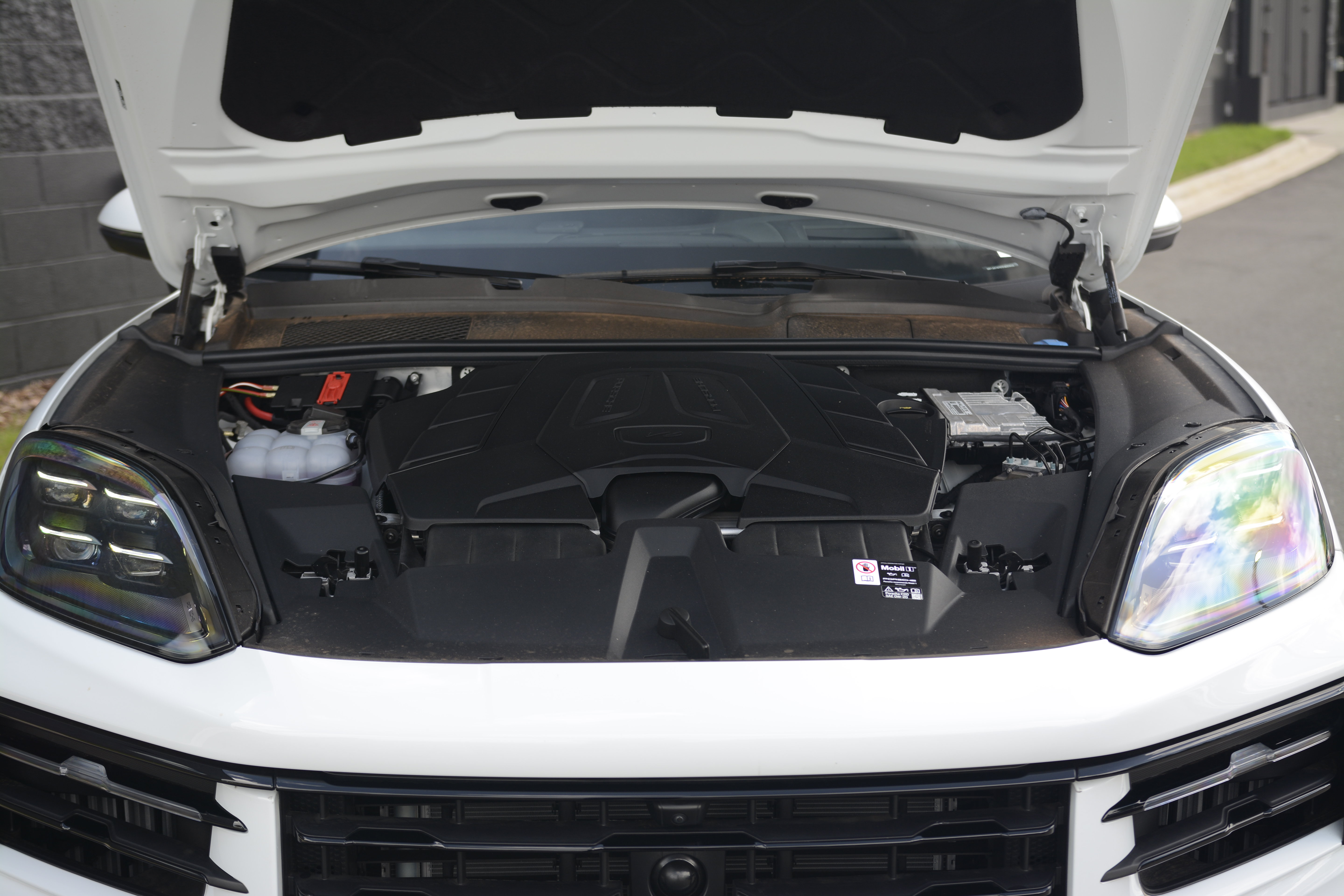 Certified 2025 Porsche Cayenne AWD/4WD image 37