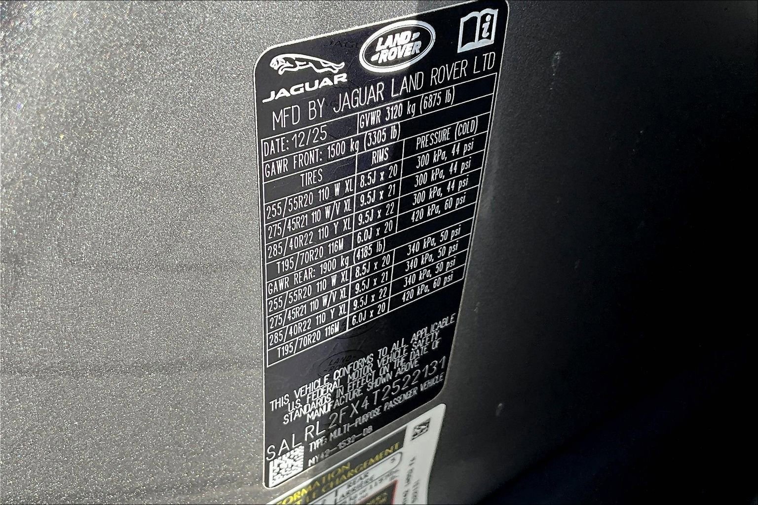 New 2026 Land Rover Discovery Dynamic SE image 13