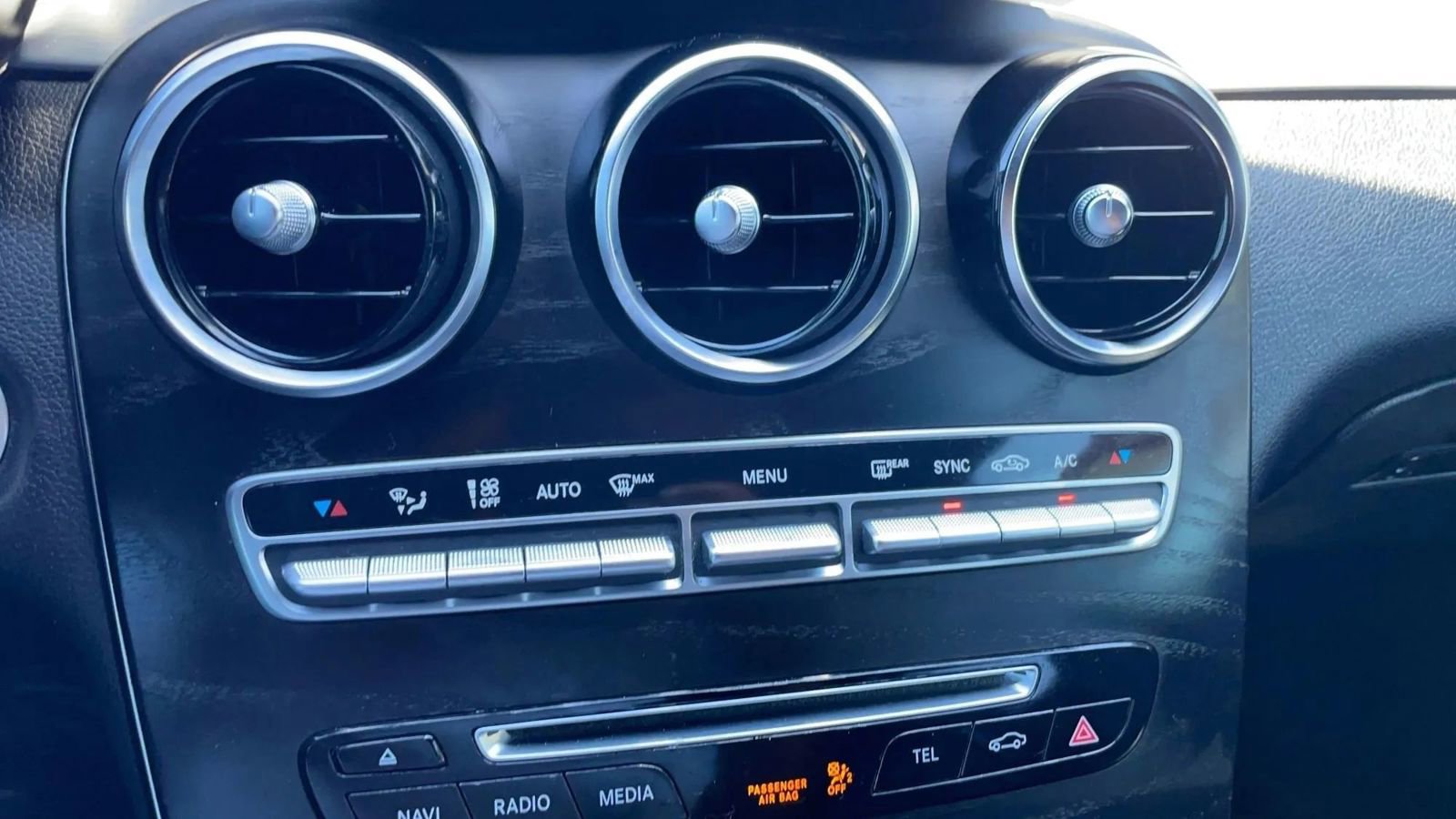 Used 2019 Mercedes-Benz GLC 300 4MATIC image 12