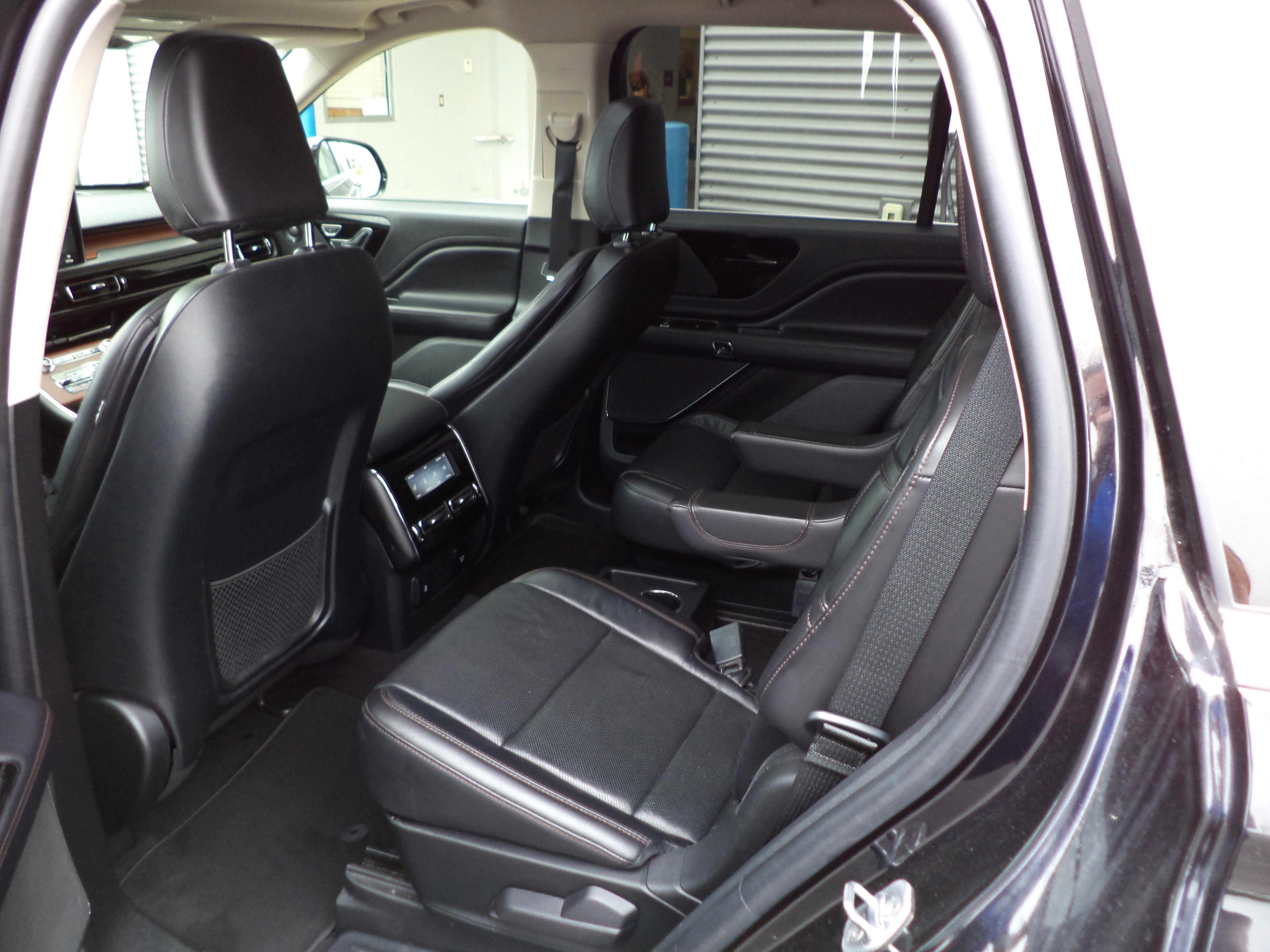 Used 2022 Lincoln Aviator Reserve image 3