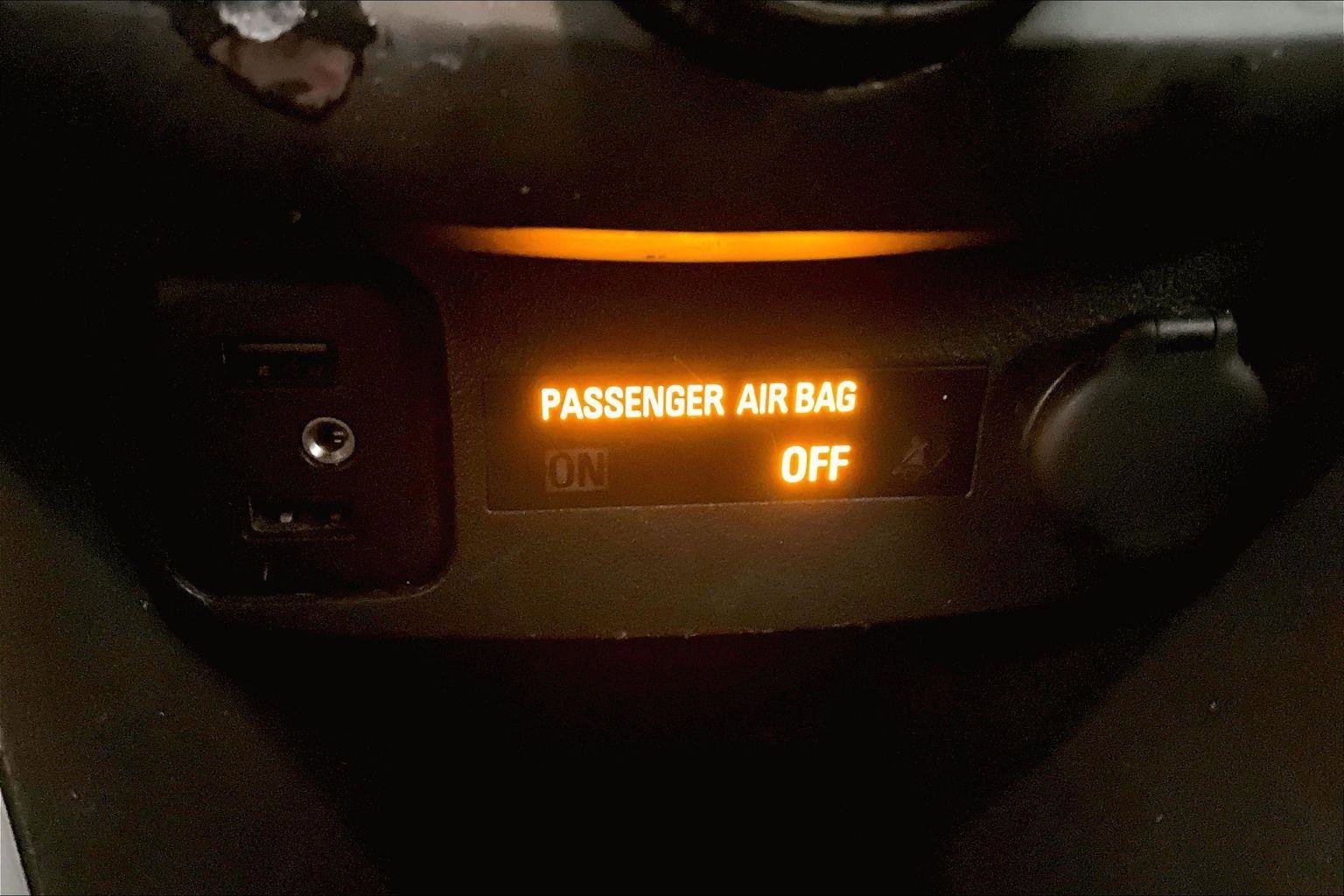 Used 2019 Chevrolet Trax LT w/ LT Convenience Package image 31