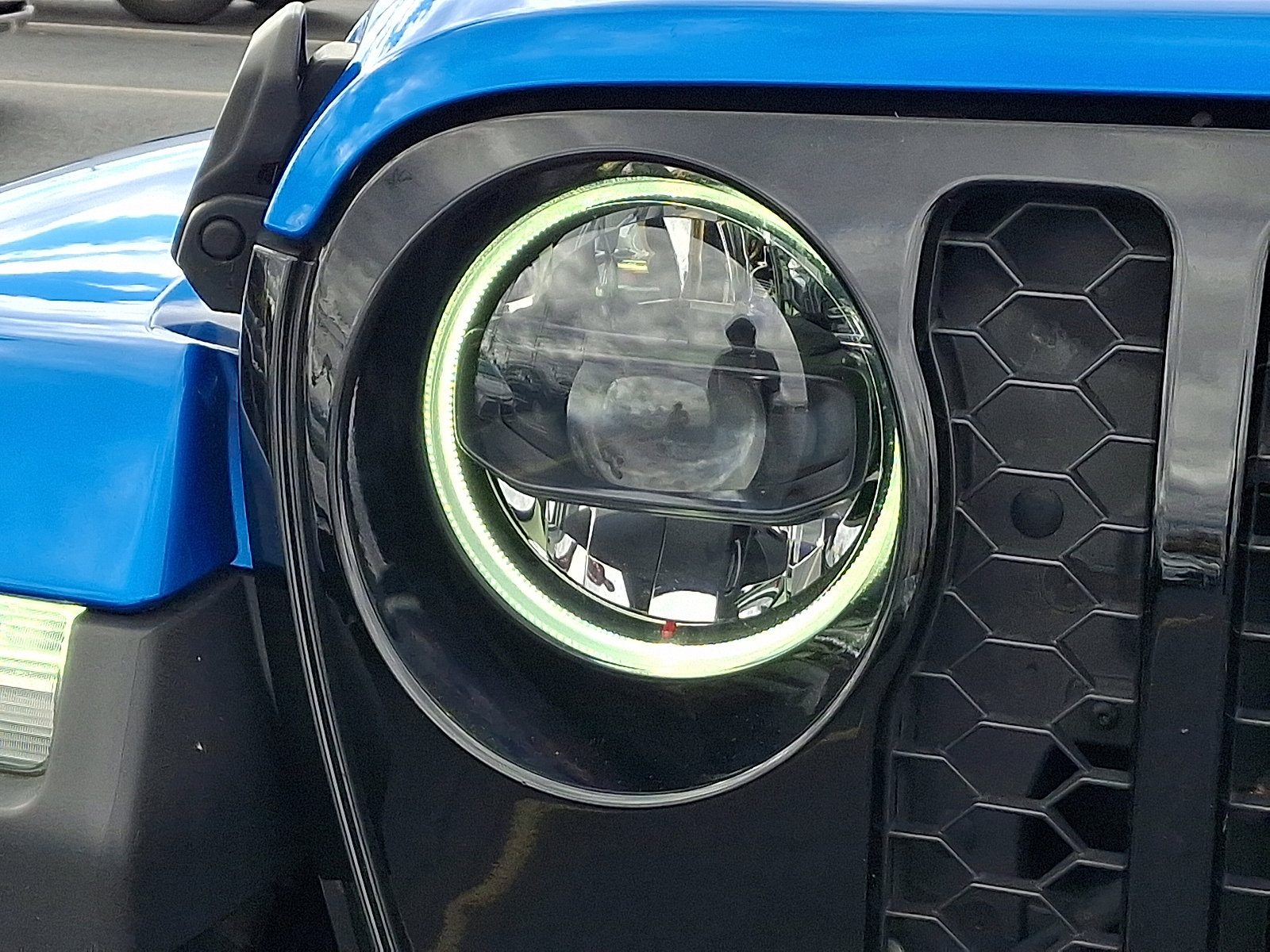 Used 2023 Jeep Gladiator Willys image 9