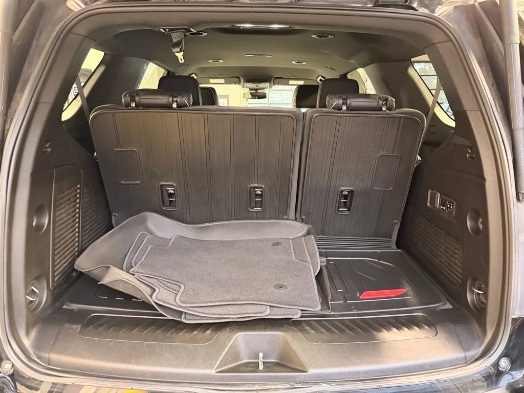 Used 2023 GMC Yukon SLT w/ SLT Luxury Package image 7