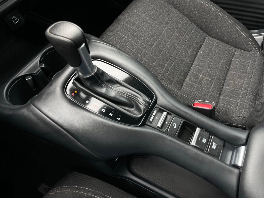 Used 2025 Honda HR-V LX image 19
