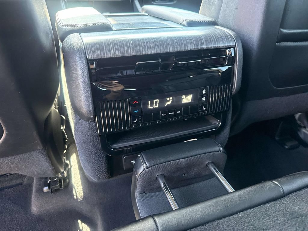 Used 2024 Jeep Wagoneer L Series II w/ Flexible Seating Group RWD image 14
