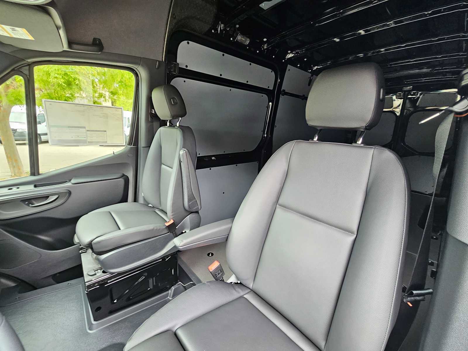 New 2025 Mercedes-Benz Sprinter 2500 image 21
