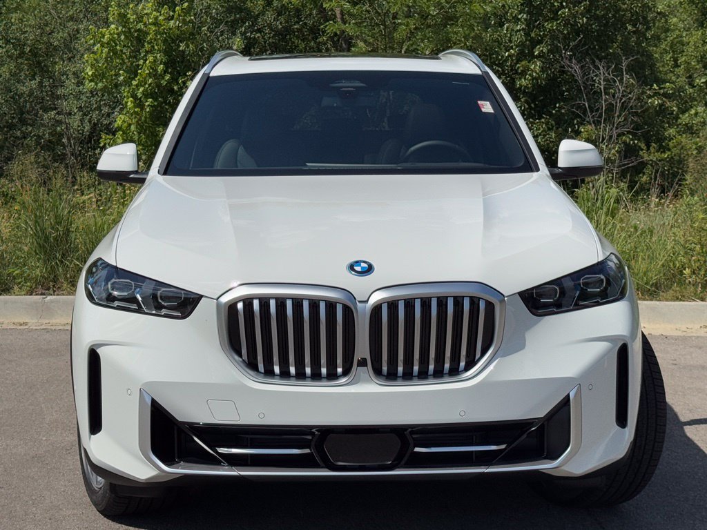 Used 2026 BMW X5 xDrive50e w/ Premium Package AWD/4WD image 2