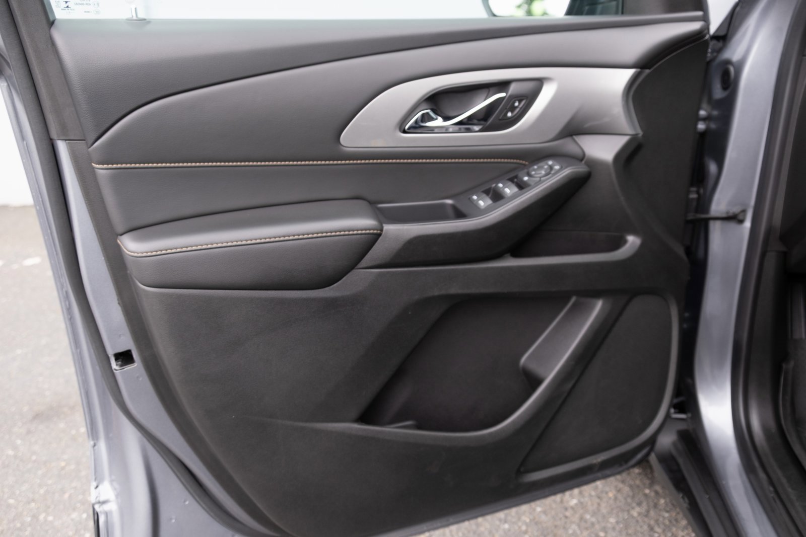 Used 2021 Chevrolet Traverse LS image 13