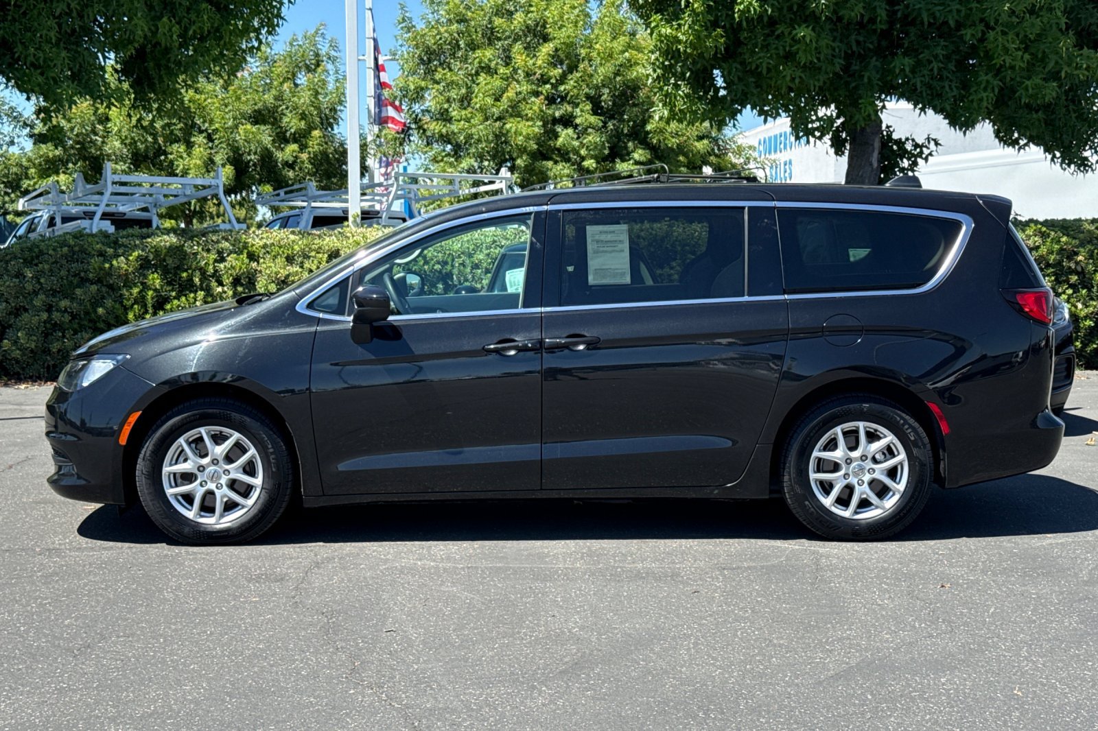 Certified 2022 Chrysler Voyager LX FWD image 7