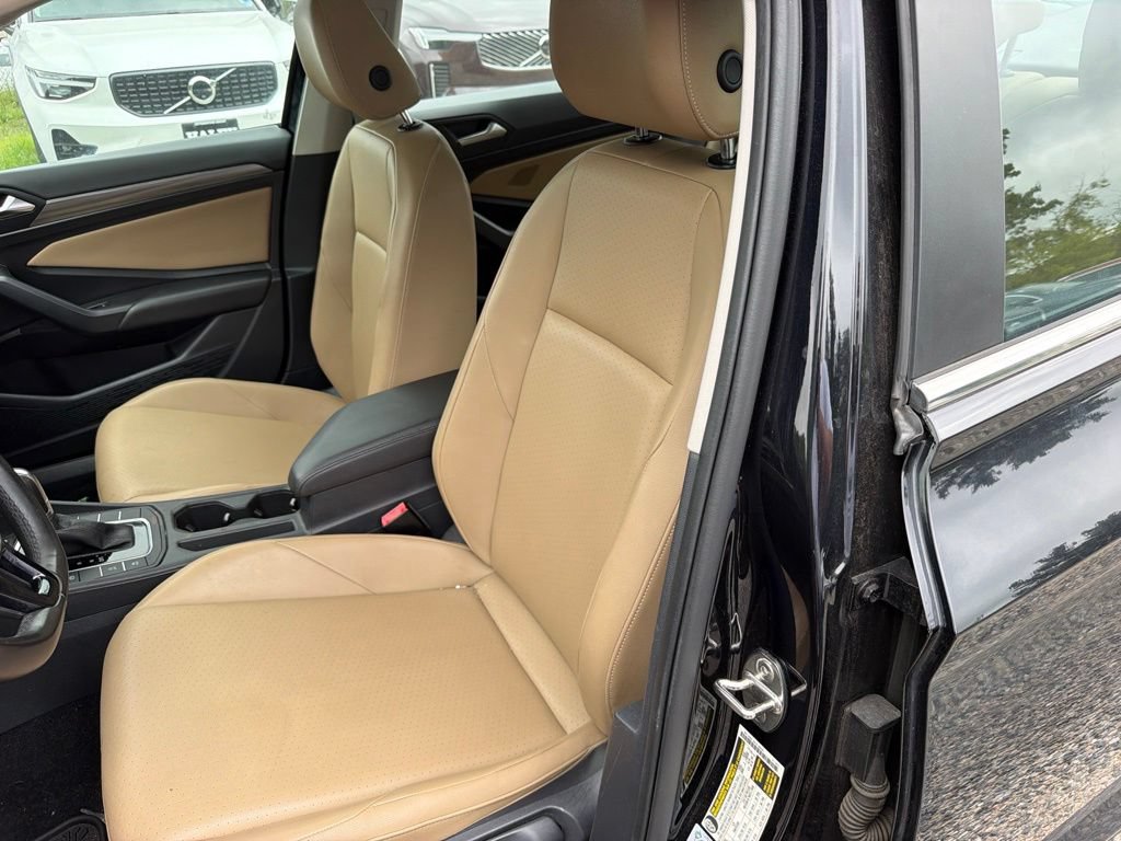 Used 2019 Volkswagen Jetta SEL w/ Cold Weather Package FWD image 7
