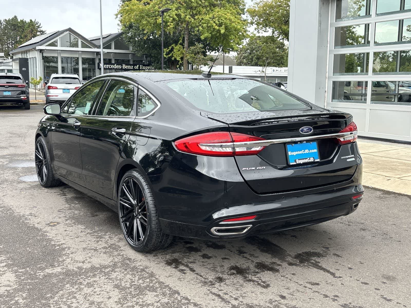 Used 2017 Ford Fusion Titanium FWD image 3