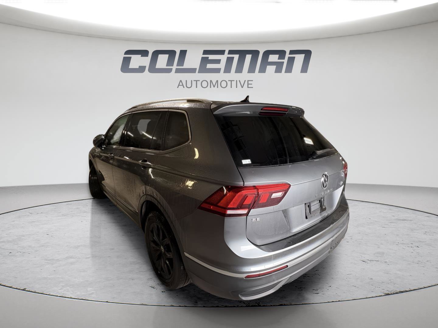 Used 2024 Volkswagen Tiguan Wolfsburg Edition FWD image 3