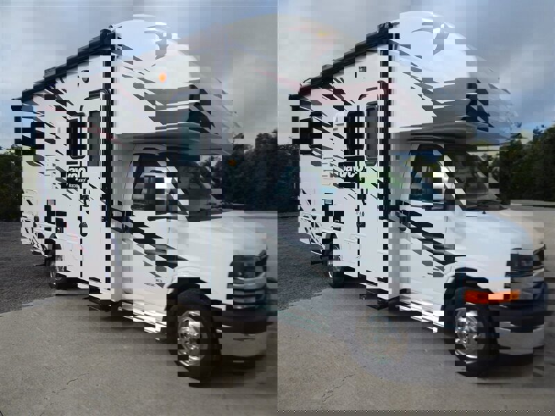 Used 2020 Chevrolet Express 4500 w/ RV Package image 2